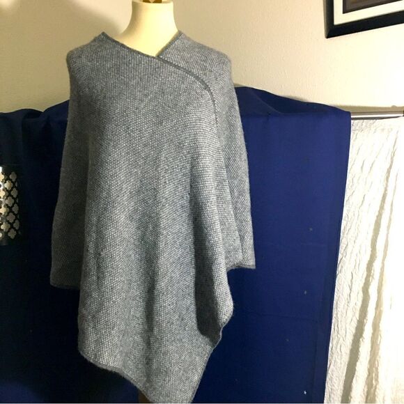 Fratelli Talli Gray Poncho Wool/Alpaca Blend - Picture 2 of 9
